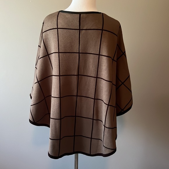 Brown and black poncho - Picture 6 of 9